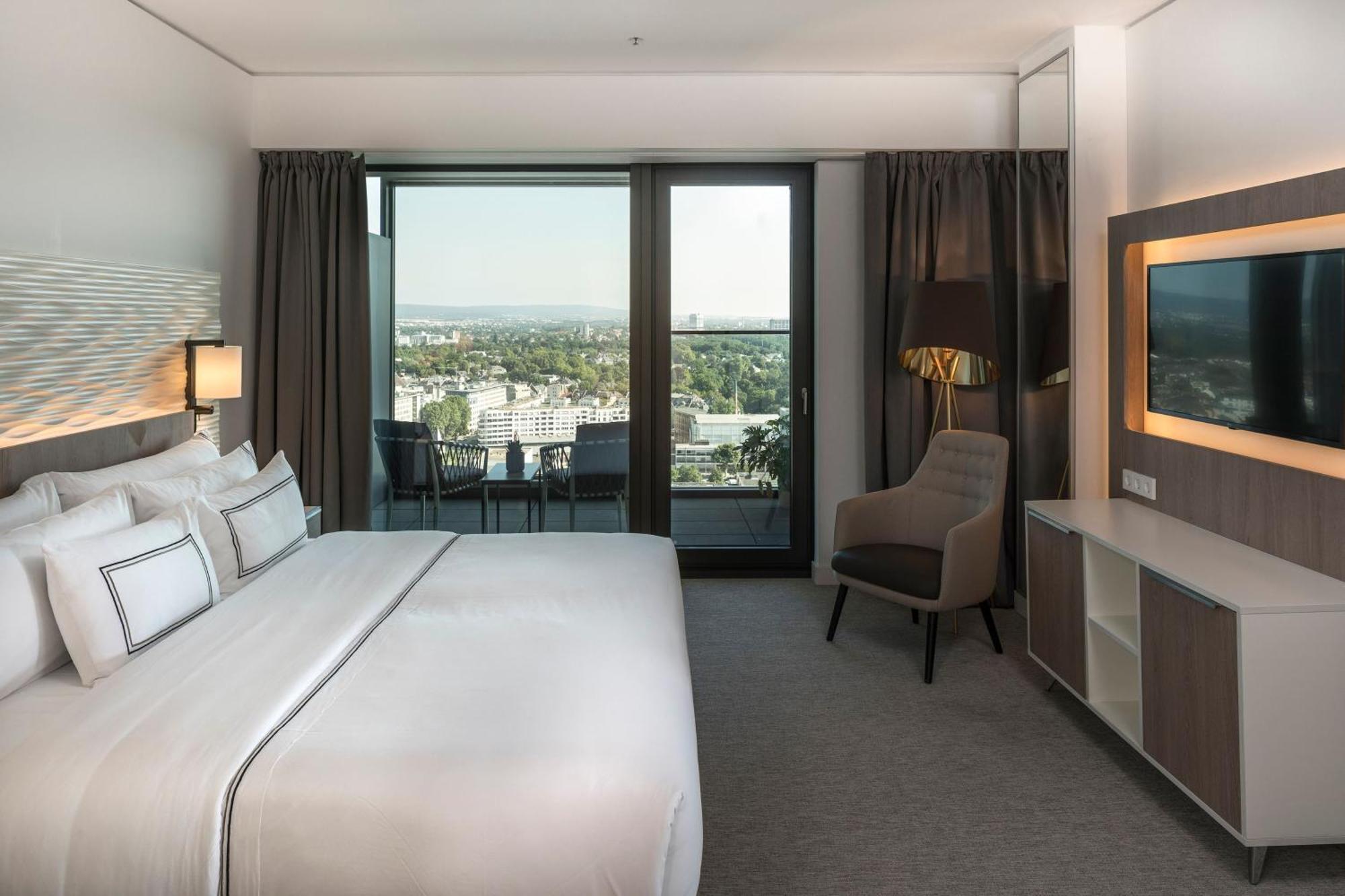 The Level Master Suite mit Blick auf die Skyline